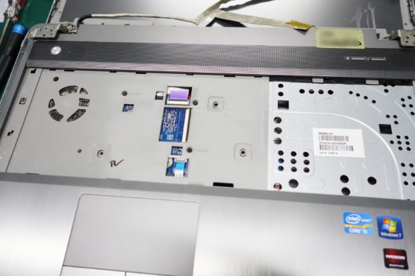 HP ProBook 4740s 角度を変えると表示が乱れる 液晶ケーブル交換とSSD 