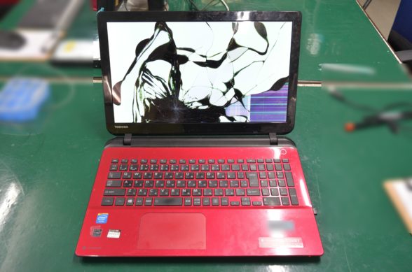 東芝 Dynabook T45/33MR(PT45-33MSXR)の液晶交換修理をしました